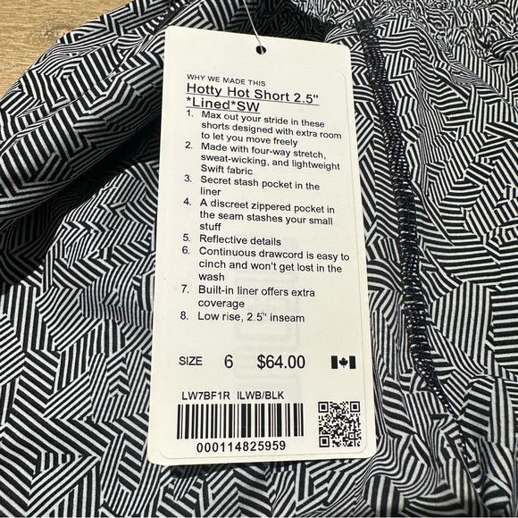 Lululemon Hotty Hot Short Size 6 - Picture 4 of 5